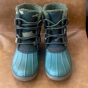 Jack Rogers Green Camo Hazel Suede Duck Boot - Size 8 - NEW!